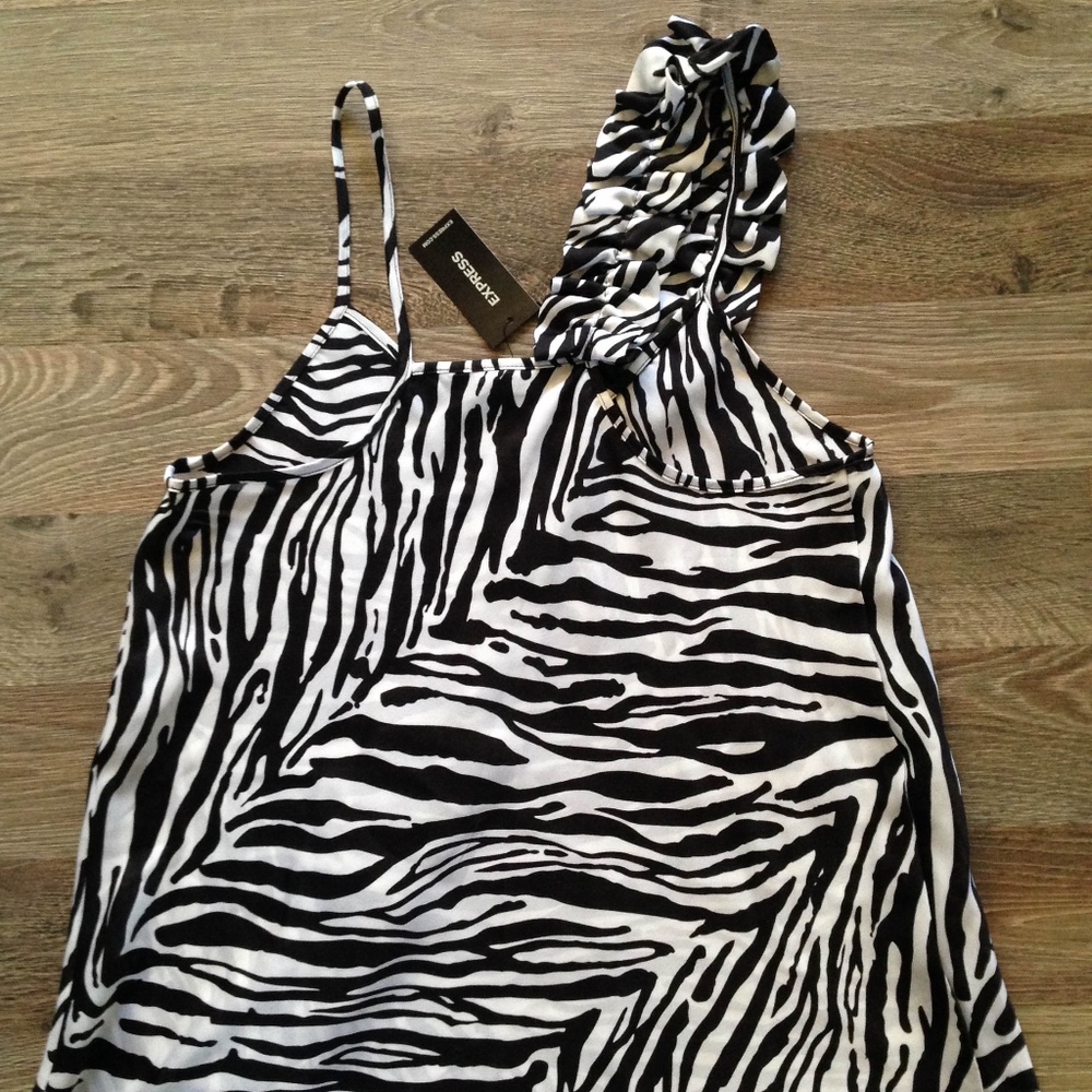 🆕 Express Ruffle Cami - Picture 4 of 8